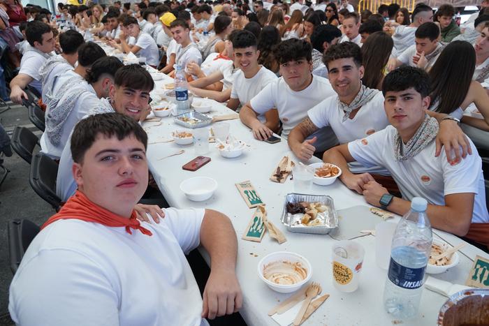 Jendetza batu da kuadrillen  51 1756402120168