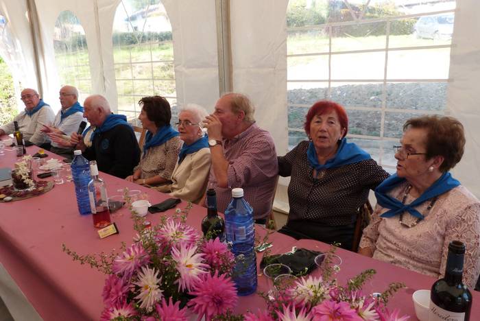 Auzokide ugarik hartu zuten  96 1506366934104