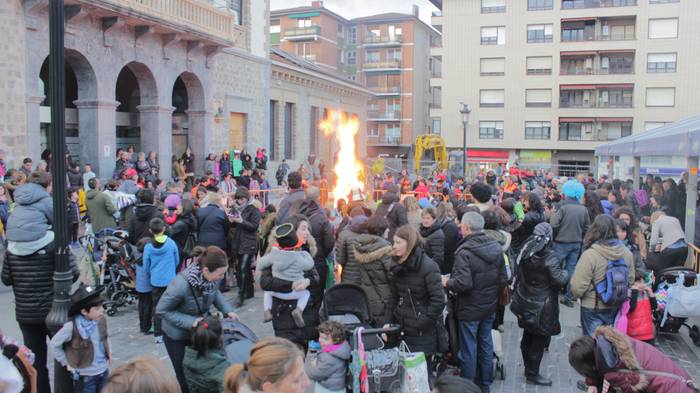 Suak agurtu zituen Aratustea 11 1488368832022