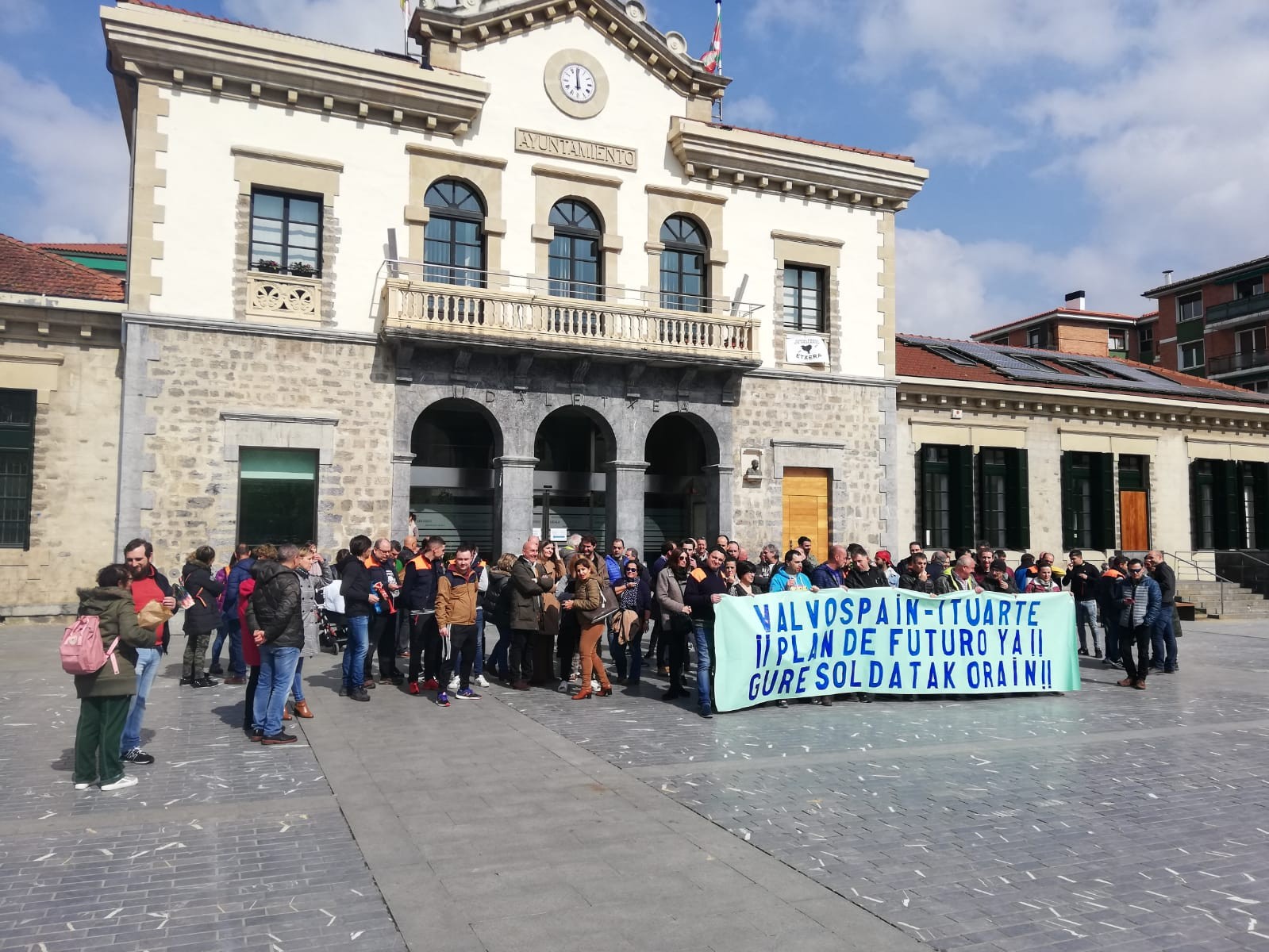Elkarretaratzea egin dute Valvospain-Ituarteko langileek, enpresaren etorkizuna kolokan dagoelako