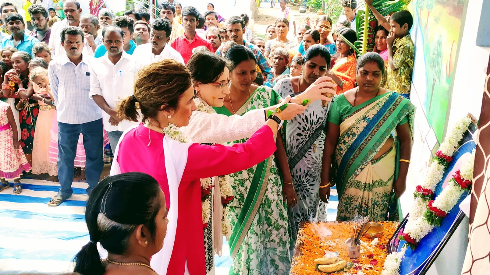 Eskualdeko udal ordezkariak Indian izan dira Vicente Ferrer Fundazioaren lana ezagutzen