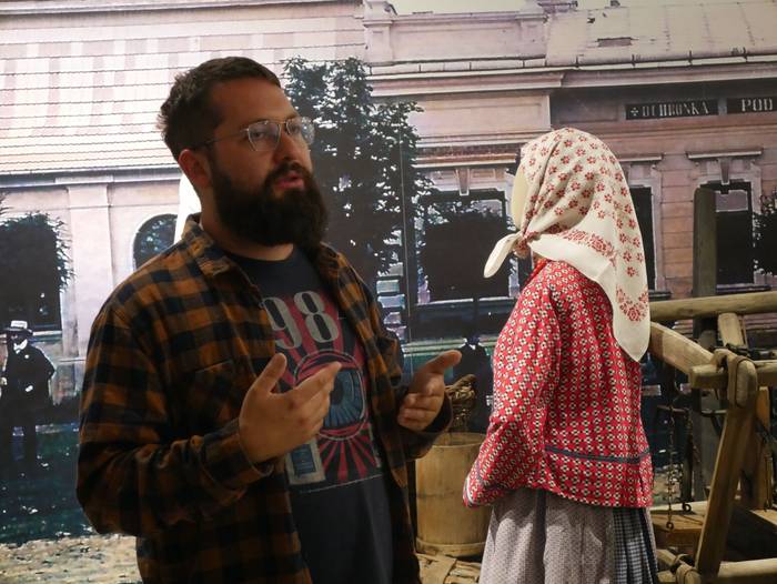 Eletik alera, Europako hizku 12 1759330558213