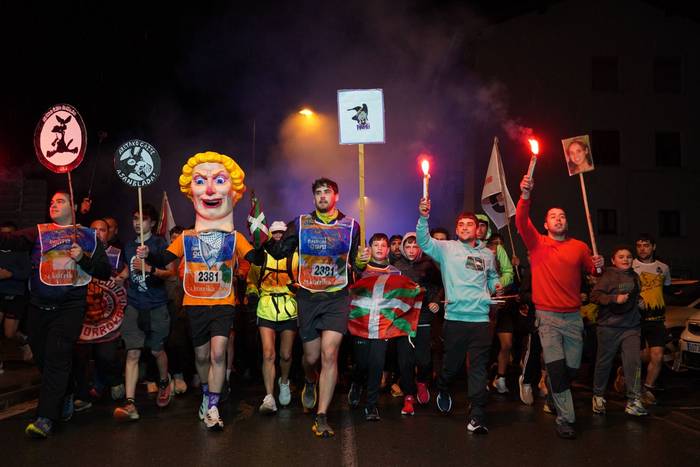 Aldarrikapenez eta pirotekni 76 1774615473407