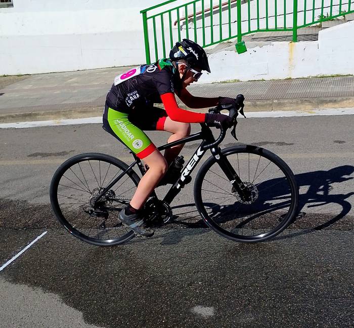 Txirrindulari gazteek erloju 69 1771856285978