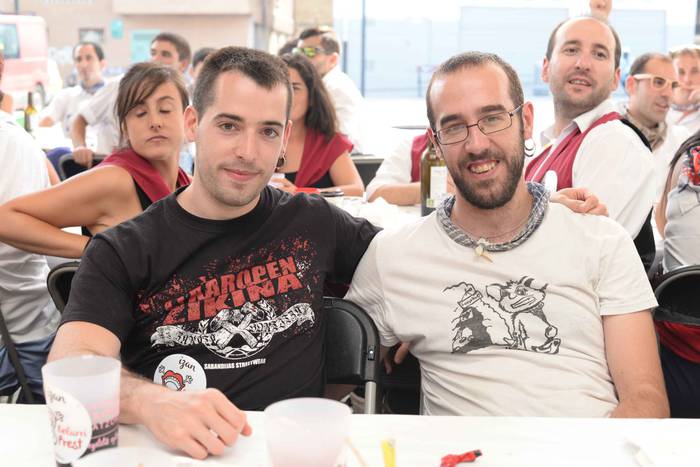 Aldai plaza txiki geratu da  166 1503895466171