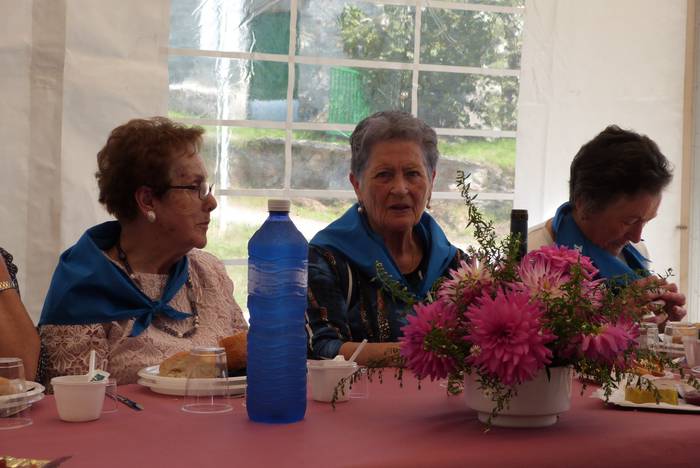 Auzokide ugarik hartu zuten  76 1506366762083