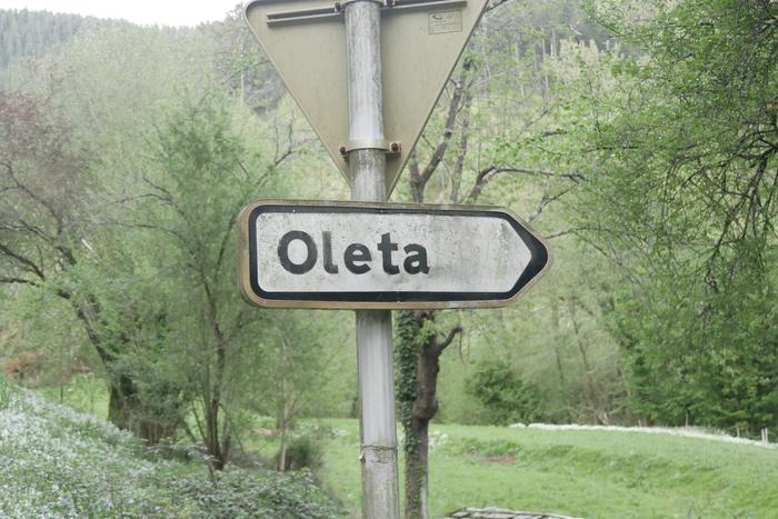 Bi pertsona atxilotu ditu Ertzaintzak, Oleta auzoko hainbat baserritan lapurtzea egotzita