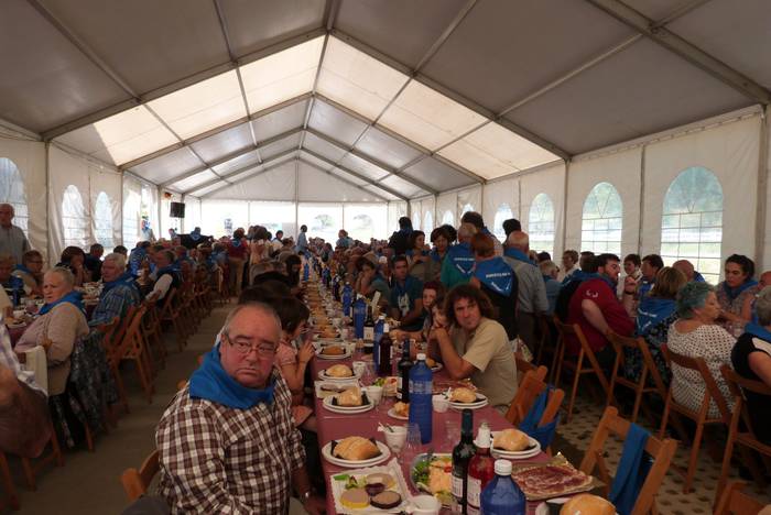 Auzokide ugarik hartu zuten  70 1506366713985