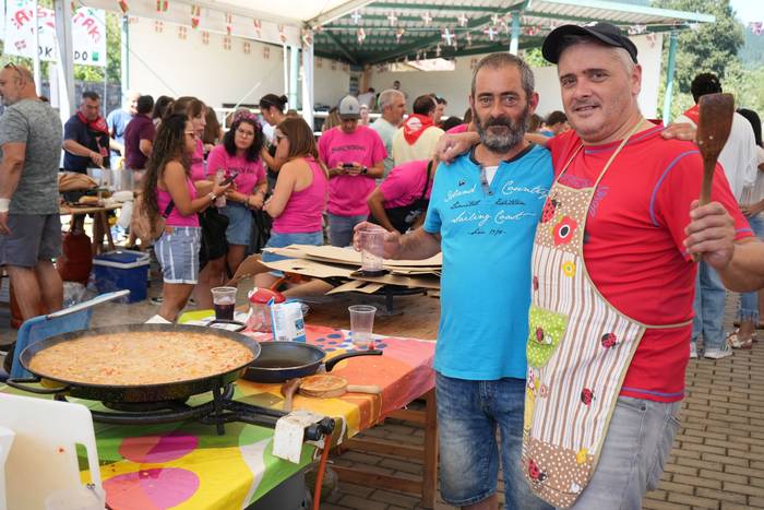 Paella txapelketarekin eta K 4 1755976597557