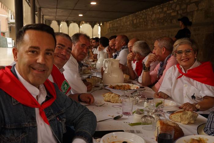 Ehunka kofrade bildu dira el 56 1756714093853