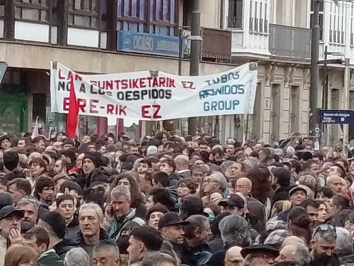 Tubos Reunidoseko langileek  4 1772569315981