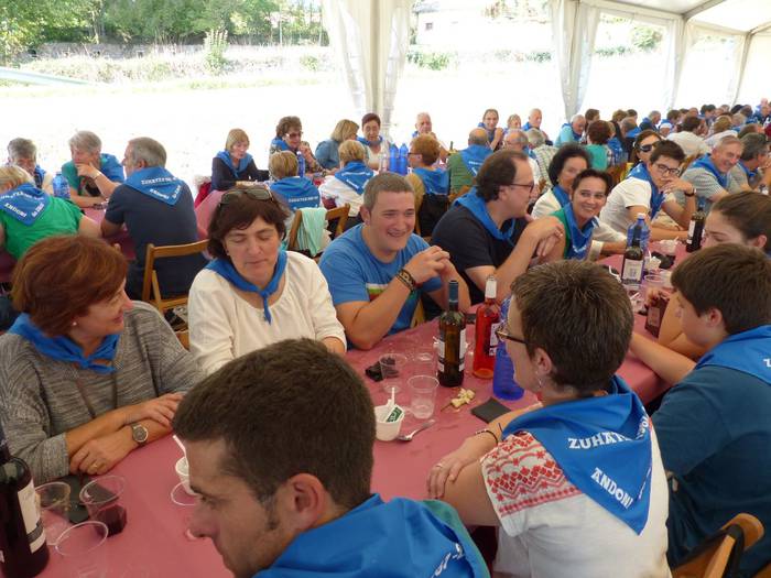 Auzokide ugarik hartu zuten  133 1506367211981