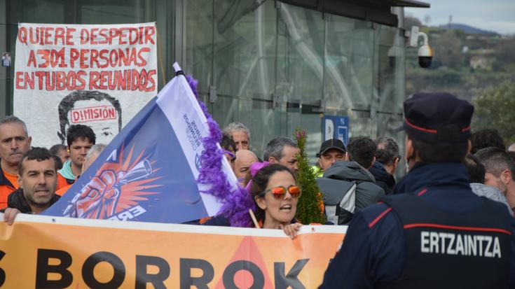 Enplegu espedientearen kontsulta epeko azken bileran mobilizazioak deitu dituzte Tubos Reunidoseko langileek