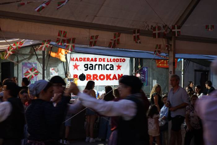 Danbor, buruhandi, dantza et 38 1758311913881