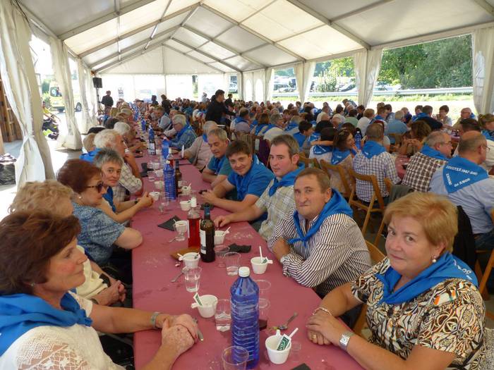 Auzokide ugarik hartu zuten  124 1506367148318