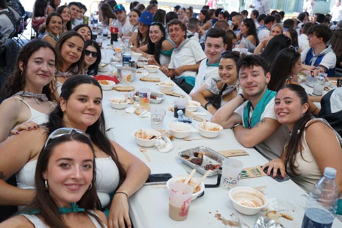 Jendetza batu da kuadrillen  43 1756402058875