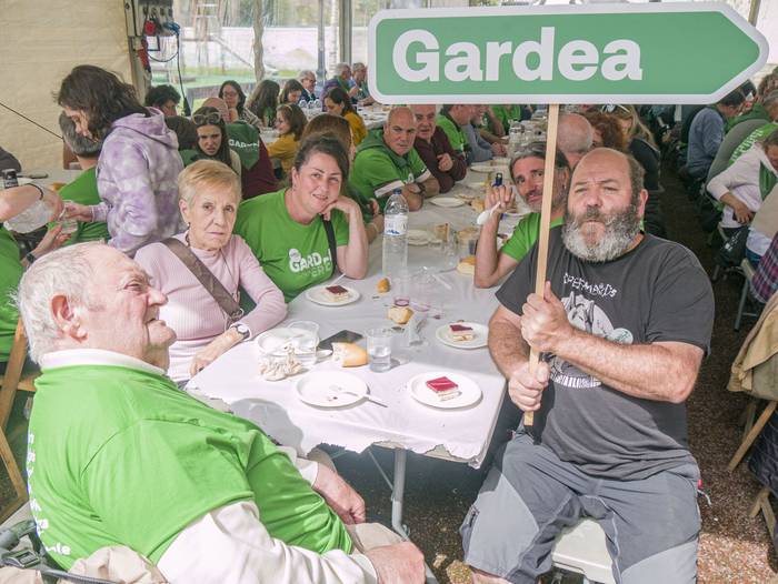 Mundu osoko gardearrak batu  13 1714849888631