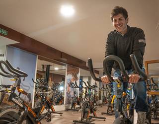 “Jende oso anitza elkartzen da Hotel Orduña Plazako spinning klaseetan”