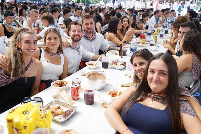 Jendetza batu da kuadrillen  17 1756401800571