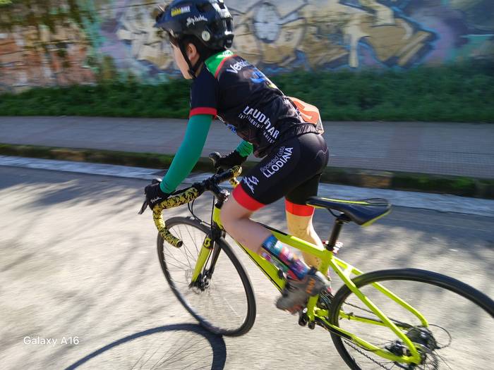 Txirrindulari gazteek erloju 12 1771856155432