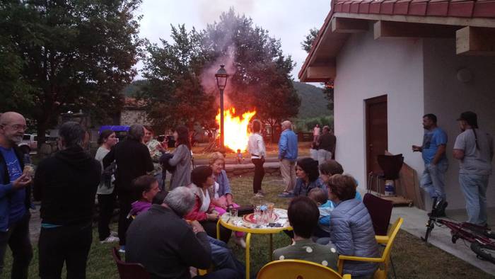 Sua piztuta eman diete hasie 7 1530277112124