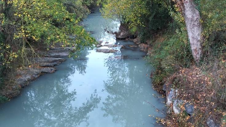 Nerbioi ibaian gertatutako isurketa aztertzen ari dira