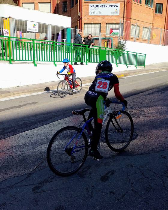 Txirrindulari gazteek erloju 1 1771856106839