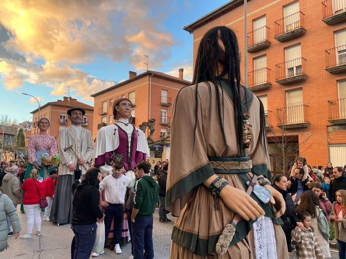 Kalejiran zeharkatu dute Amu 11 1766337563851