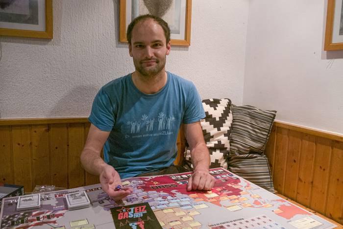 “Euskal Selekzio moduan jokatzen dugu Gerra Hotzari buruzko mahai jokora, munduko beste herrialdeen aurka”