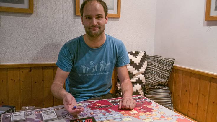 “Euskal Selekzio moduan jokatzen dugu Gerra Hotzari buruzko mahai jokora, munduko beste herrialdeen aurka”