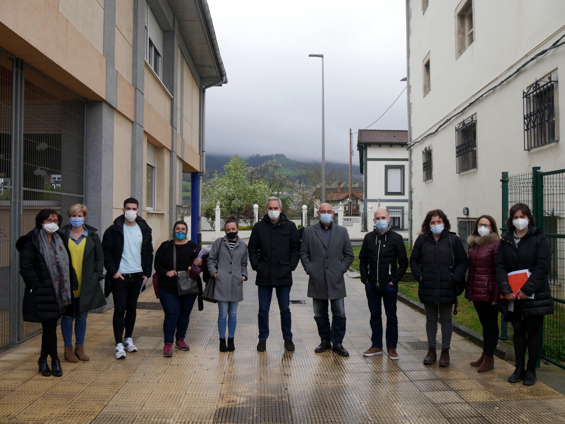 Urduñako eskola-jantokia eta sukalde publikoak bisitatu dituzte Legebiltzarreko kideek