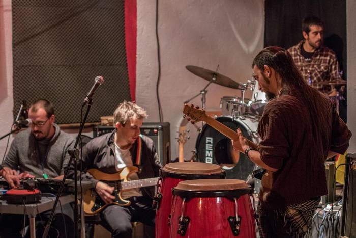 Parez pare zabaldu ditu atea 5 1511891881583