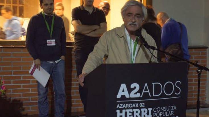 Ramon Zallo hil berri den ekintzaile eta irakasleari eskerrak eman dizkio Arrankudiaga-Zolloko herritar talde batek, egindako erreferendumean laguntzeagatik