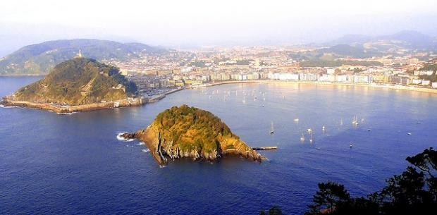 Zarautz, Laredo eta Donostia helmuga izango dute Artziniegako udako irteerak
