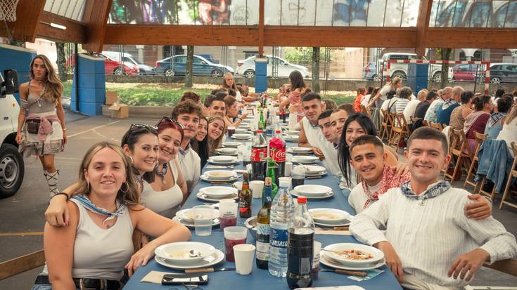 Ehunka lagun bildu dituzte joko poteoak eta herri bazkariak Orozkon