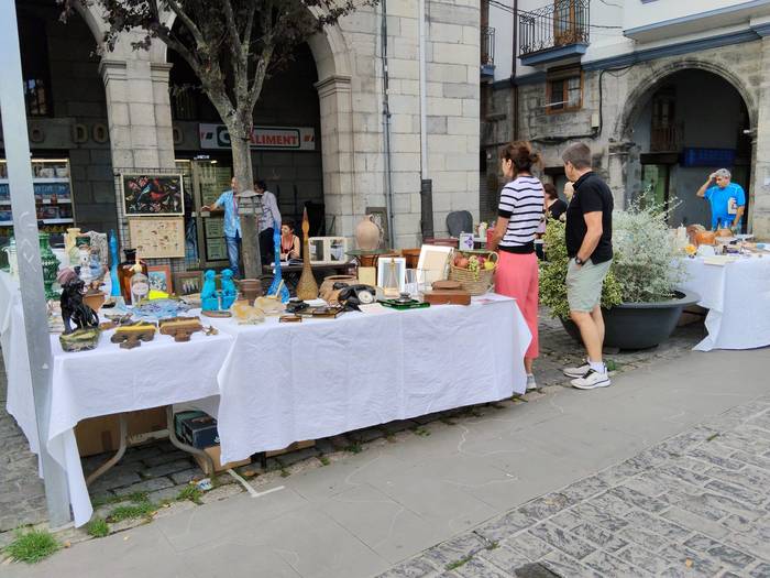 Antzinako objektuz eta bildu 64 1758390974018