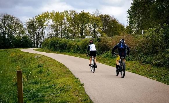 Mendiko Lagunaken irteera: Zikloturismoa alforjekin