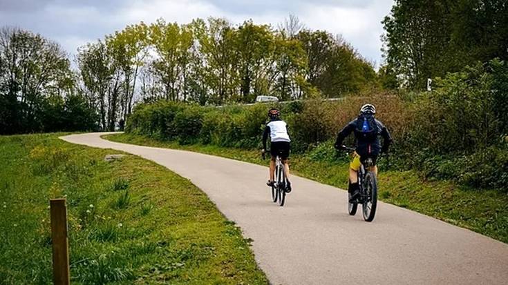 Mendiko Lagunaken irteera: Zikloturismoa alforjekin