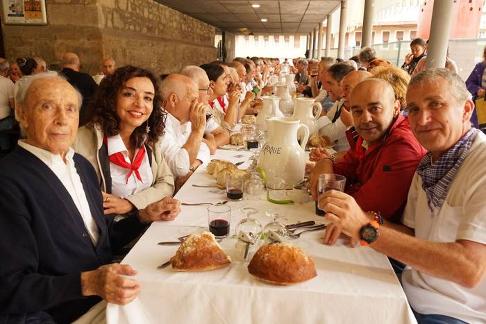 Ehunka kofrade bildu dira el 35 1756714035077