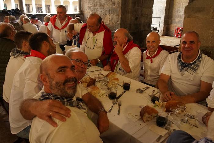 Ehunka kofrade bildu dira el 5 1756713960537