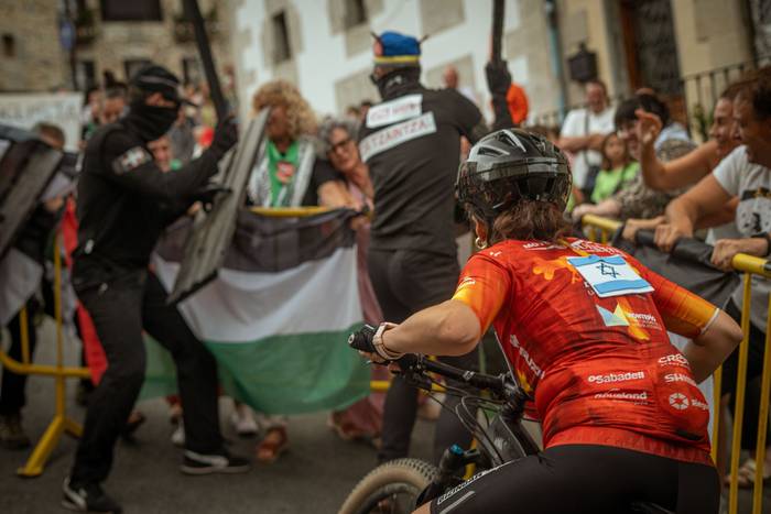 Kirola eta politika: Agerian geratu den  sinbiosia