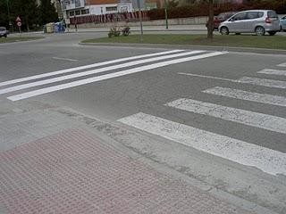 Gizon bat atxilotu dute 12 auto txikitu dituelakoan