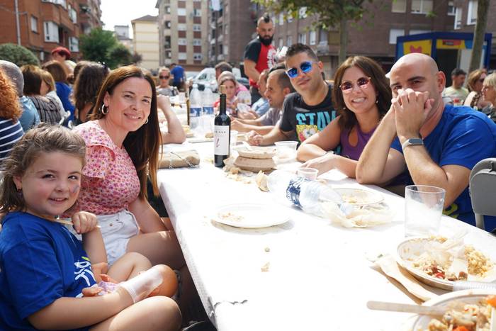 Ehunka lagun bildu ditu Lati 43 1758394296416