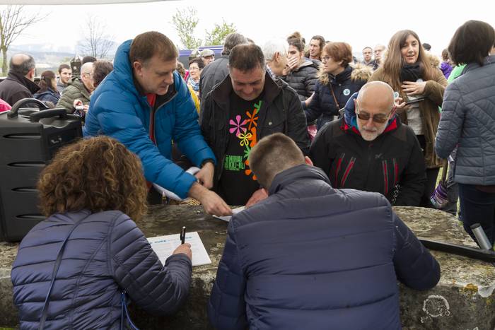 Ehun ordezkari politiko bain 63 1491055818190
