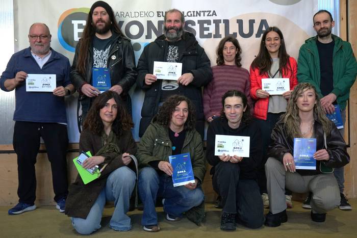 Aiaraldeko jaiak euskalduntzeko urrats berriak egiteko kanpainak abian