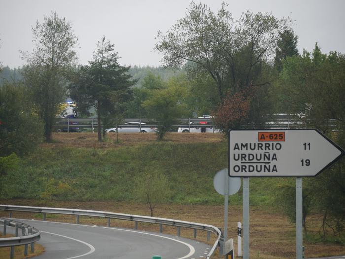 Zauritu bat auto eta kamioi baten arteko talkaren ondorioz, Laudioko sarreran