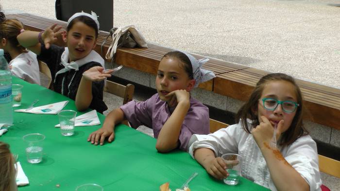 Dantza taldeak taldeak izan  21 1496039811687