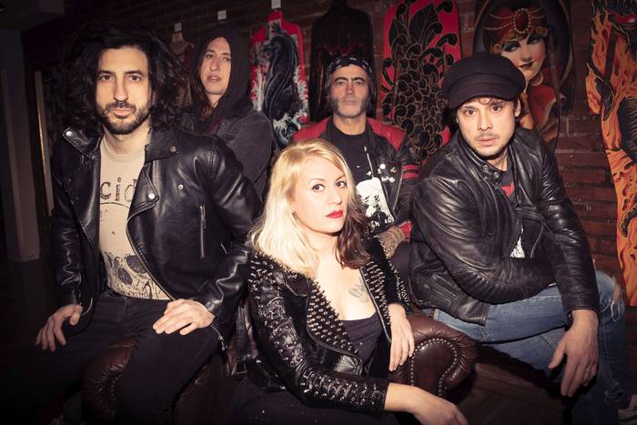 The Capaces taldea jaialdira batu eta gero, ordubete aurreratuko dute Hardcore Hits Cancer kontzertua