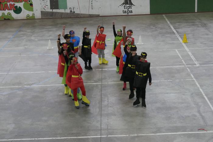 Desfilerik gabe, baina dantz 53 1770997175371