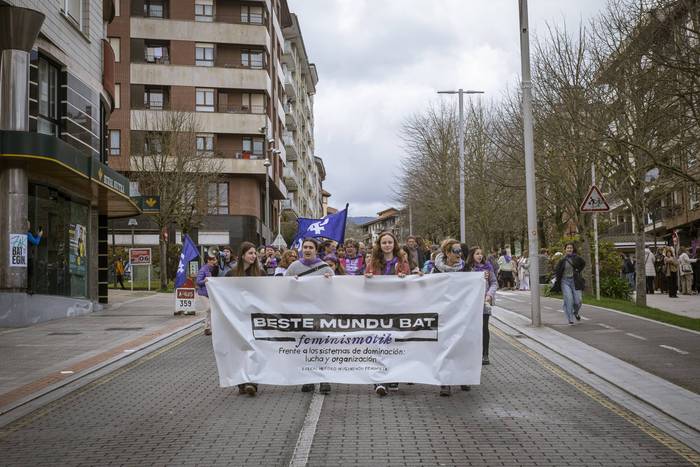 Feminismotik beste mundu bat 32 1772998218626
